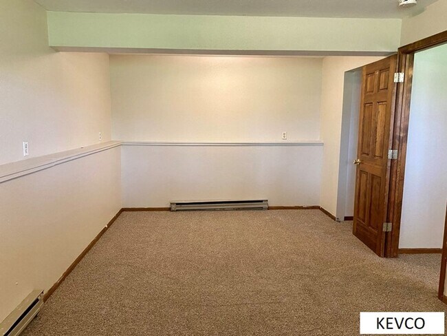 Building Photo - Charming House with Open Floor Plan