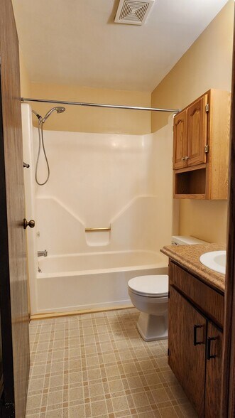 Building Photo - 103 W Stoney Ridge Way