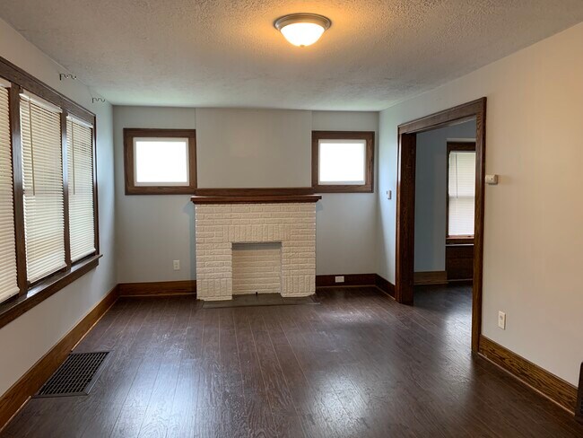 Building Photo - 720 Roselawn Ave