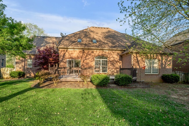 Building Photo - 2185 Roswell Dr