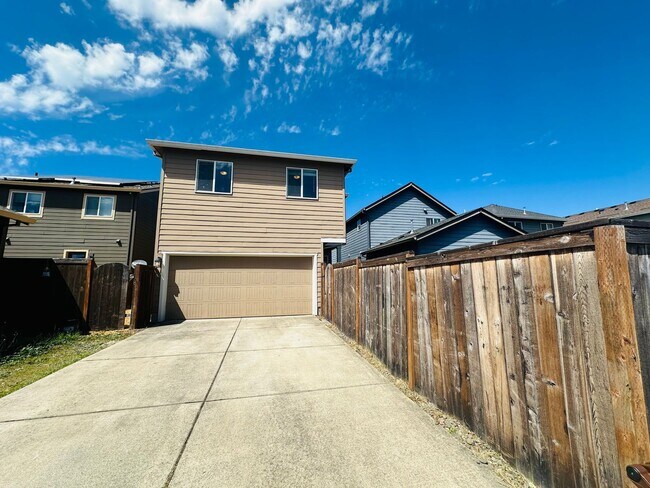 Building Photo - 3968 SE Lone Oak St