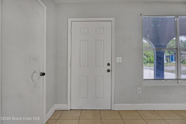 Building Photo - 807 Hillsdale Dr