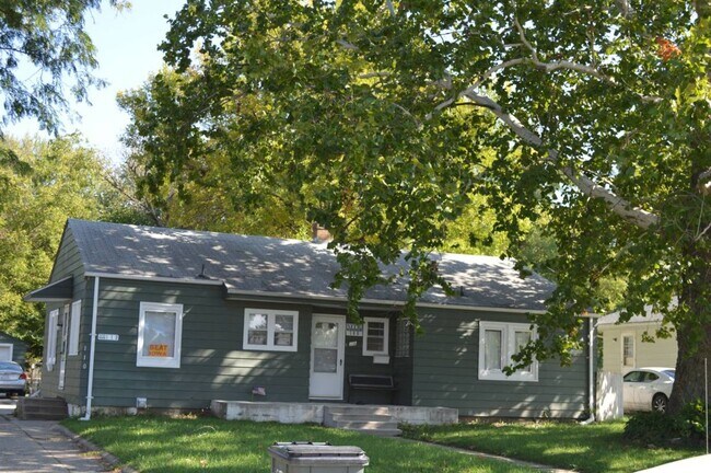 Primary Photo - 108/110 Colorado