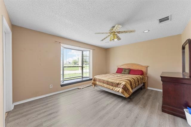 Building Photo - 5826 Pleasant Valley Rd