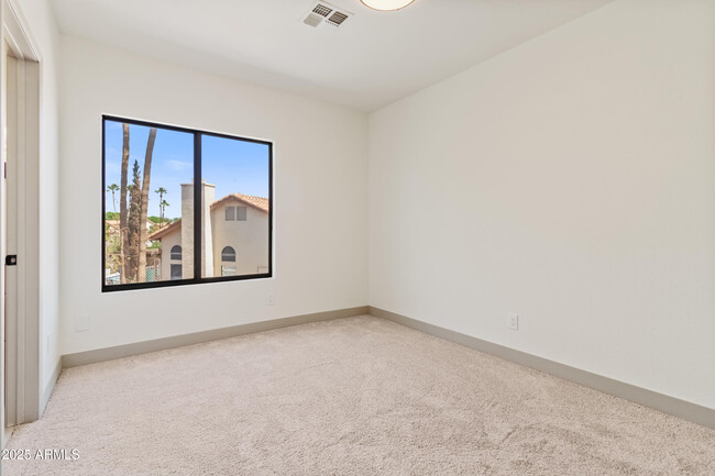 Building Photo - 3520 N 110th Ave