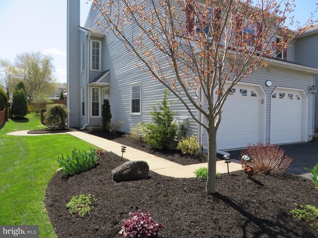 Building Photo - 208 Red Haven Dr