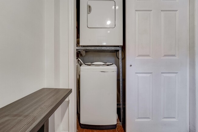 Building Photo - 354 1st St