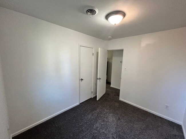 Building Photo - 3303 Branch Ave