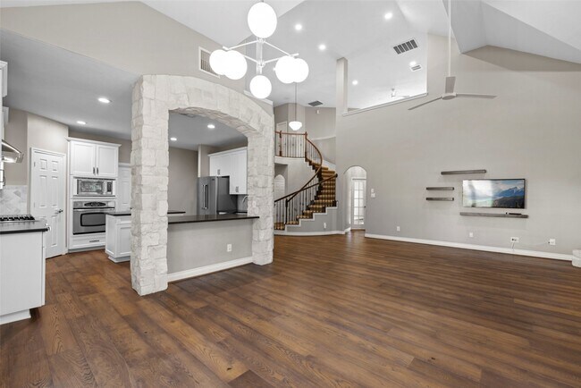 Building Photo - 2203 Sekola Ln