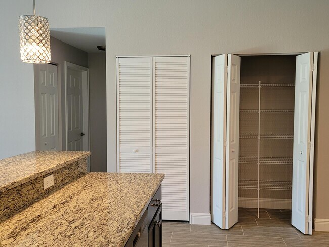 Building Photo - 459 SW Paar Dr