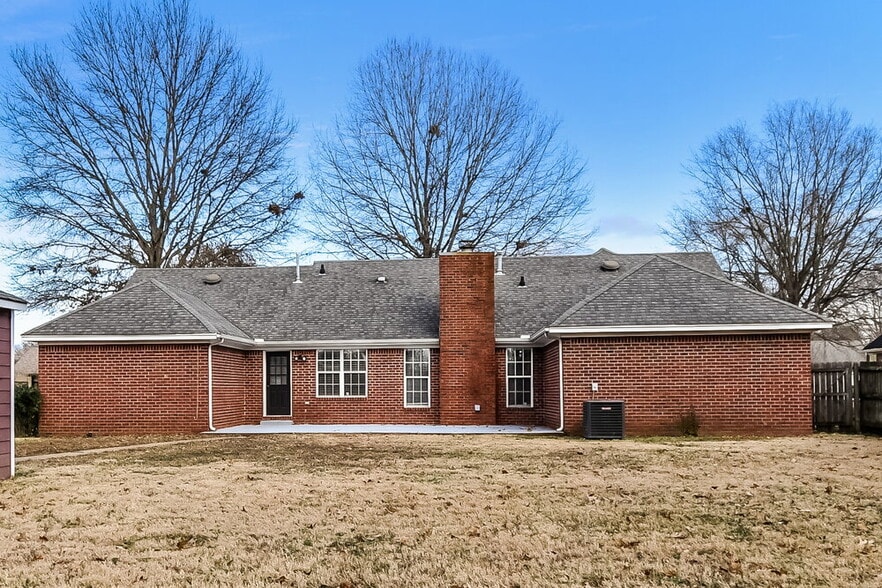 Building Photo - 5205 Plum Tree Dr