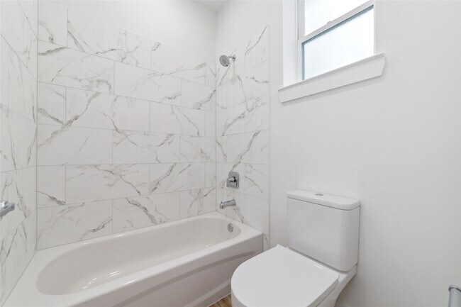Building Photo - 2109 Holman St
