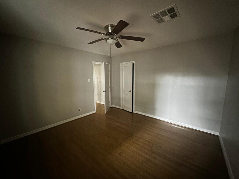 Building Photo - 304 Truman St,