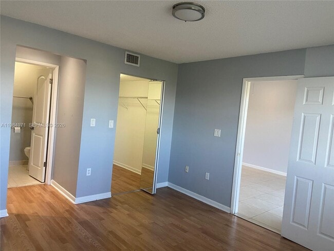 Building Photo - 9849 Nob Hill Ln