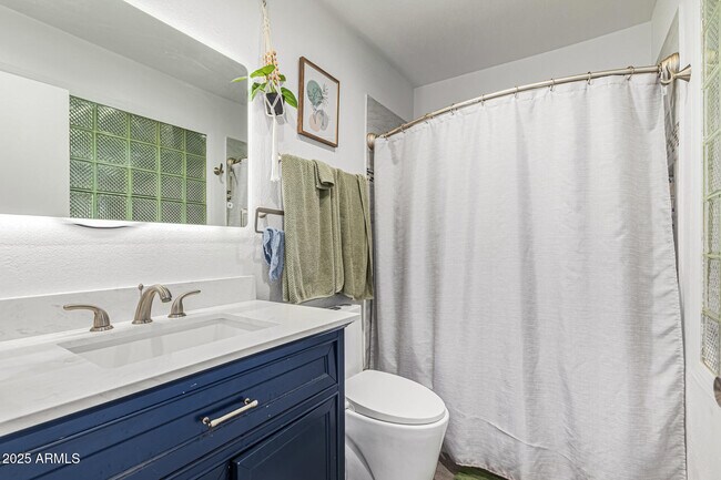 Building Photo - 2934 N 22nd Pl