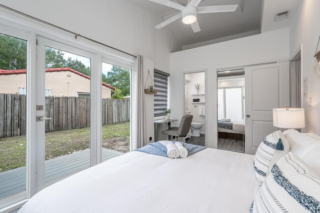 Building Photo - 1516 SW 8th Ave