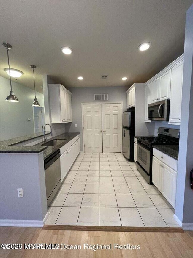 Building Photo - 610 Sophee Ln