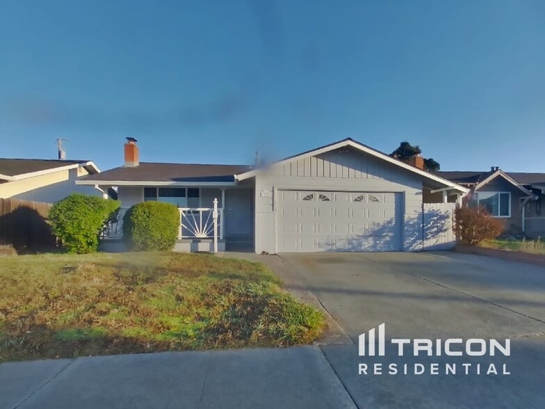 Building Photo - 372 Hopkins Dr