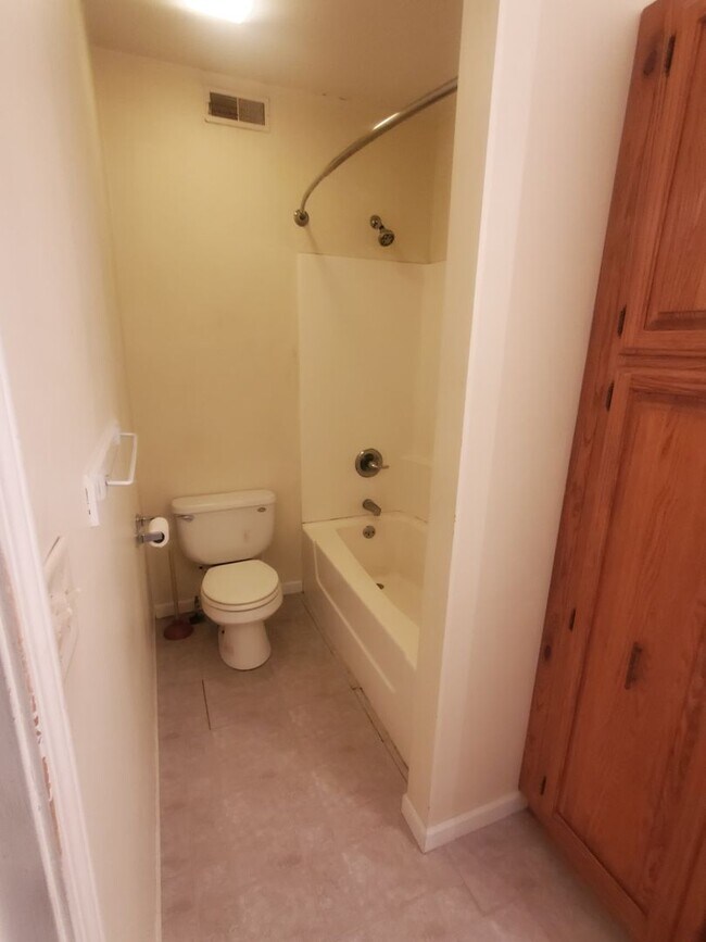 Building Photo - 127 N Jefferson St