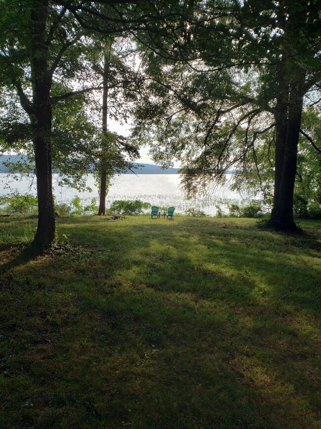 Building Photo - 32 Russell Ln