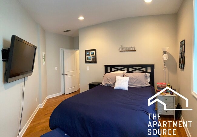 Building Photo - 1811 N Clybourn Ave