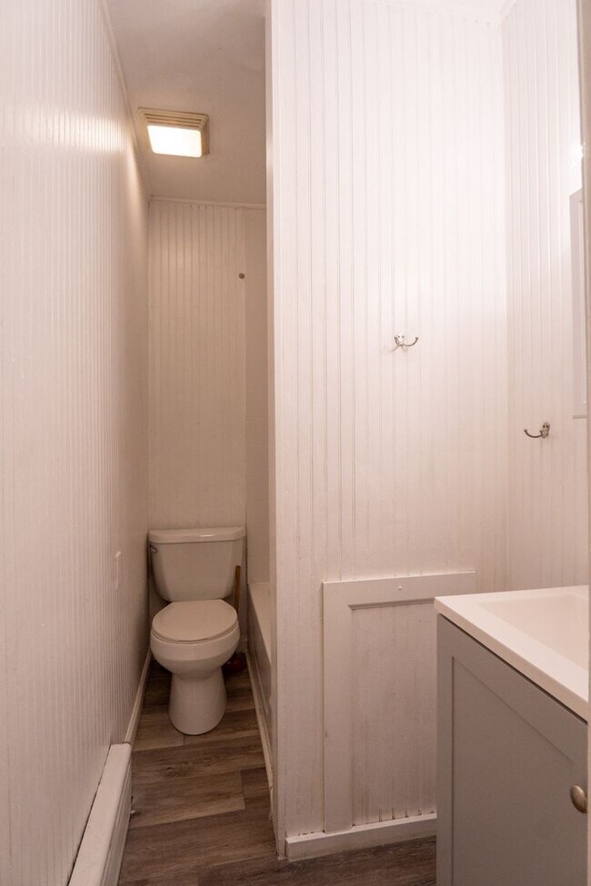 Building Photo - 635 Dudley St