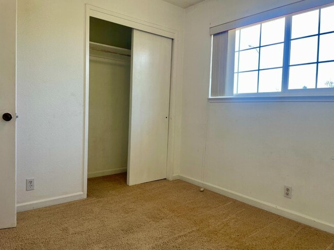 Building Photo - 1375 Mitchell Ln