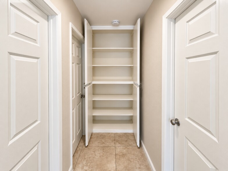 Building Photo - 9906 Buena Vista Dr