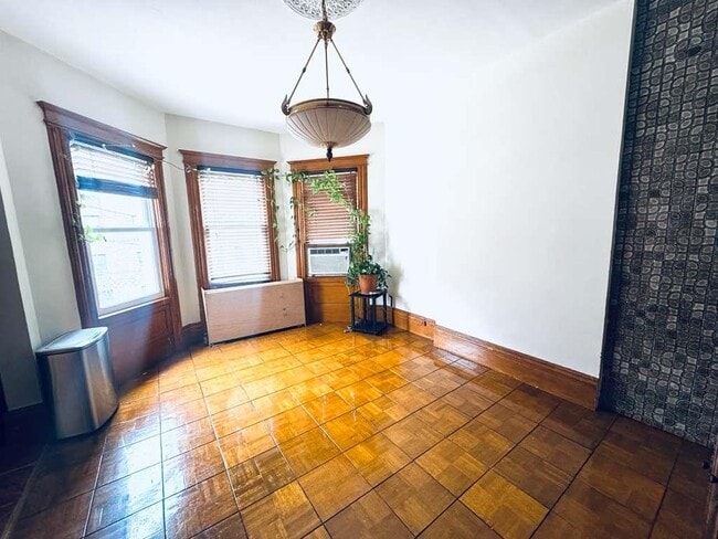 Building Photo - 134 Kensington Ave