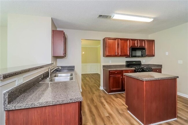Building Photo - 629 Tomahawk Pl SW