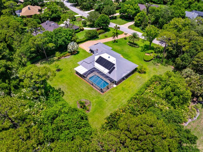 Building Photo - 7903 Plantation Lakes Dr