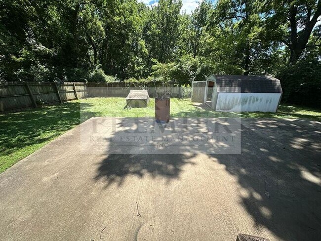 Building Photo - 10005 E 53rd St, Raytown, MO 64133- 3 bd / 1 ba house in Raytown Rent $1250