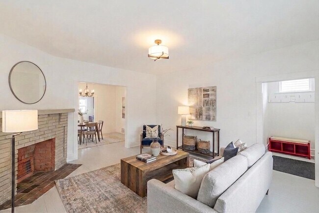 Building Photo - 306 Brown St