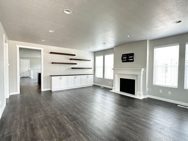 Building Photo - Amazing Home Available in the Heart of Highland UT!