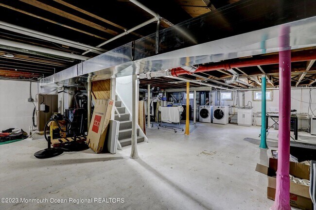 Building Photo - 570 N Edgemere Dr