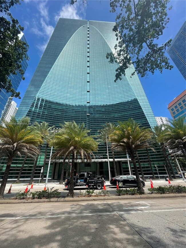 Building Photo - 1395 Brickell Ave