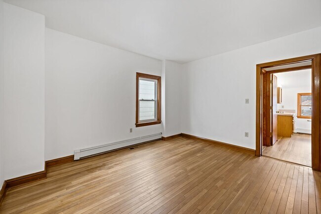 Building Photo - Spacious 4 Bedroom | 1.5 Bath | 1 Car Garage For Rent -Northampton PA