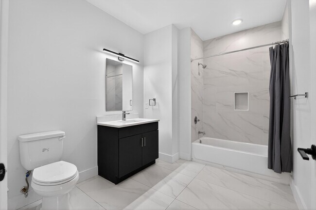 Building Photo - 43-45-45 W 32nd St