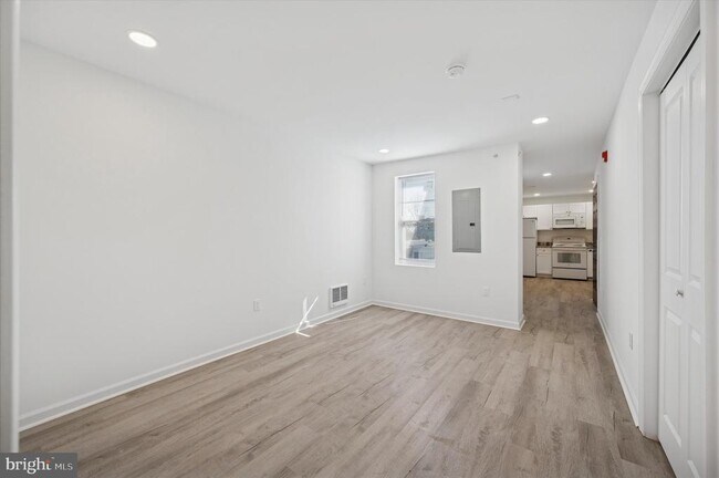 Building Photo - 4926 W Thompson St