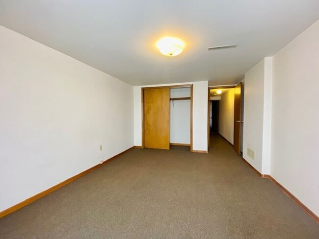 Building Photo - 3037 Humboldt Rd