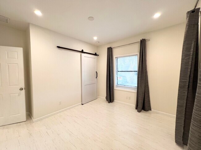 Building Photo - 431 Ardmore Rd