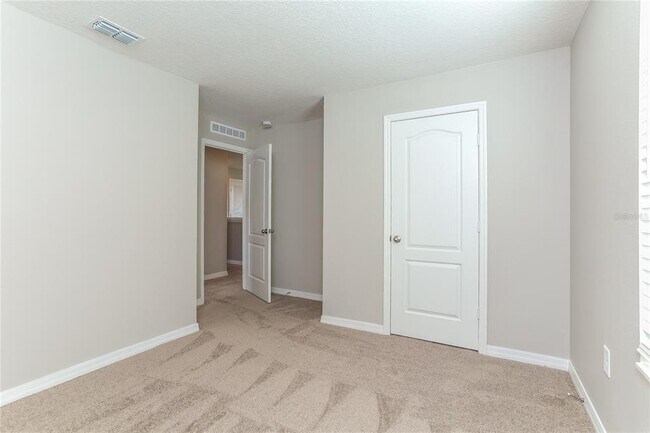 Building Photo - 360 Fern Ct