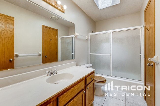 Building Photo - 5752 W 134th St