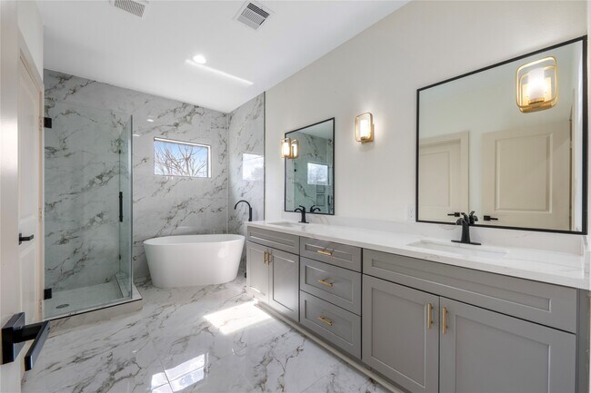 Building Photo - 1113 Danube St