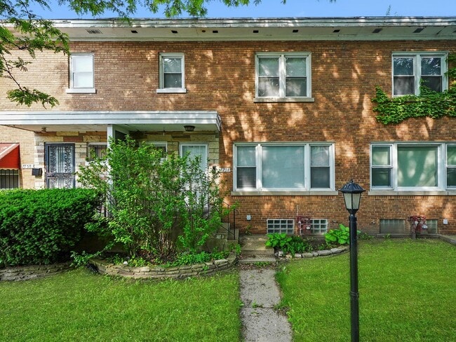 Building Photo - 7754 S Yates Blvd