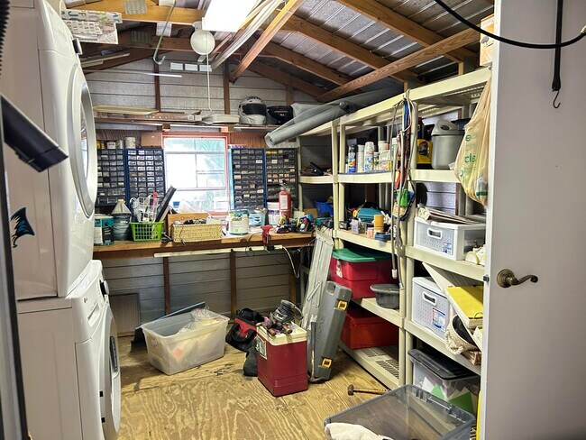 Building Photo - 425 Bougainvilla Dr