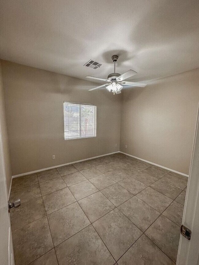Building Photo - IMMACULATE REMODLED 2 STORY HOME IN HENDER...