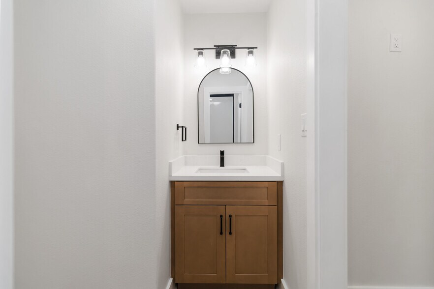 Building Photo - 237 Carle Ave