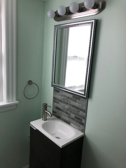 Building Photo - 31 Walter St