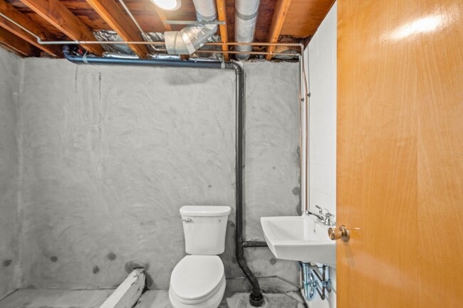 Building Photo - AVAILABLE OCT 1ST!! GORGEOUS 2 BEDROOM IN ...